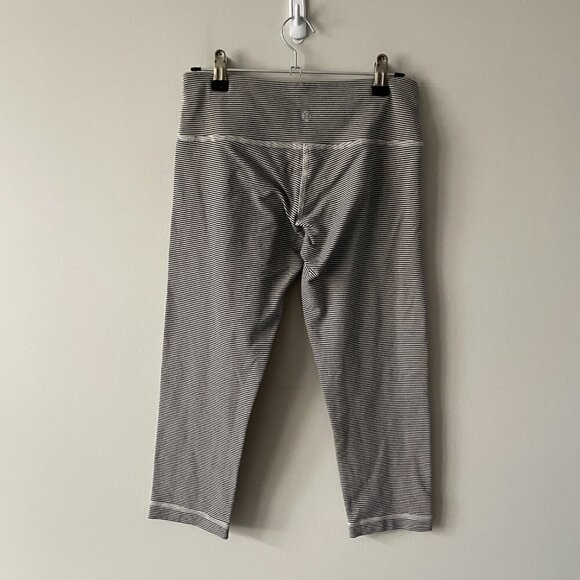Lululemon Athletica Striped Leggings Cropped Pull On Activewear Grey White 6 - Picture 2 of 7